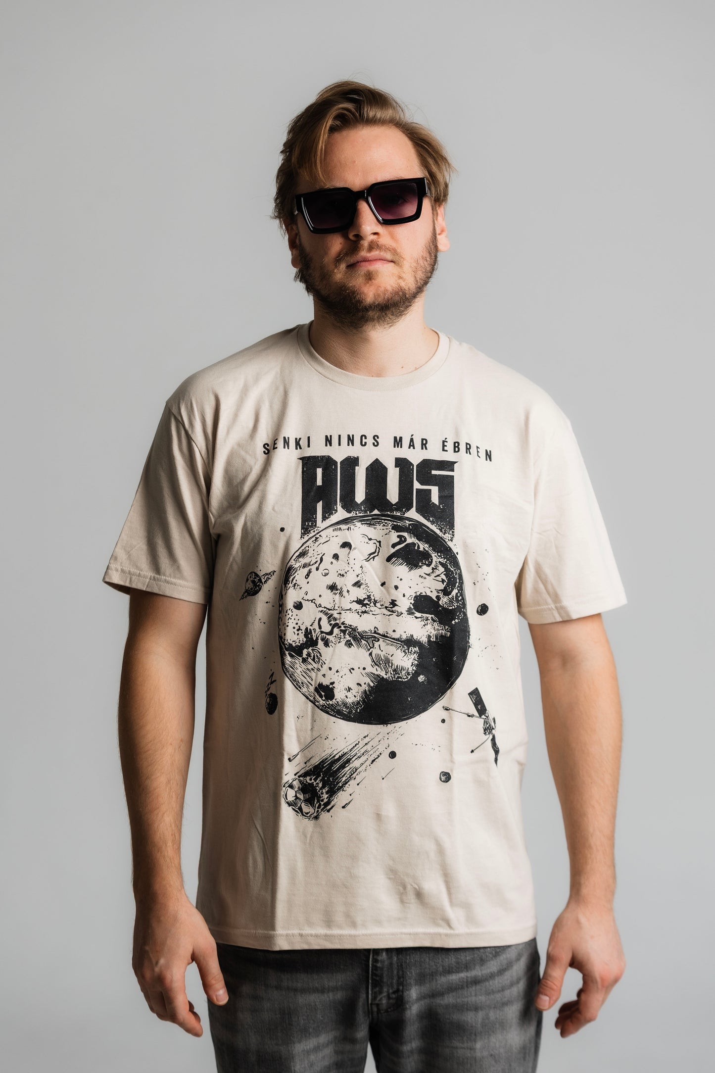 'SENKI NINCS MÁR ÉBREN' Póló
